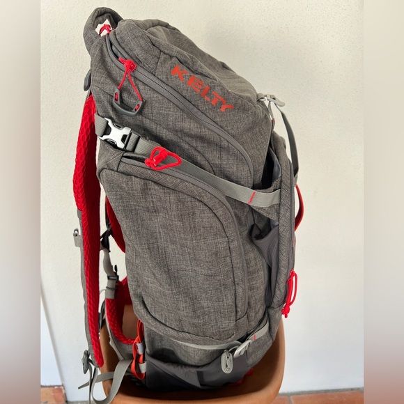 Kelty Redwing 50 Reserve Backpack - Gray and Red - Picture 4 of 13